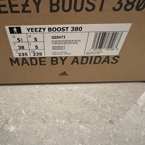 Authentic Yeezy boost 380 - Picture 3 of 6